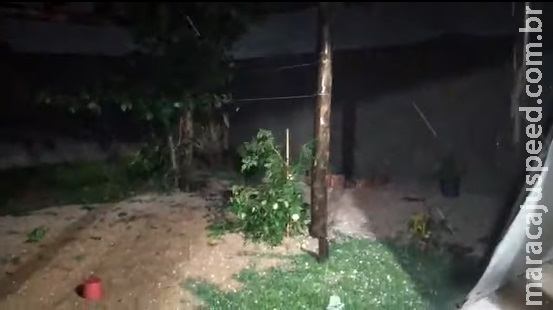 Temporal atinge Fátima do Sul e região com direito a rua coberta por granizo
