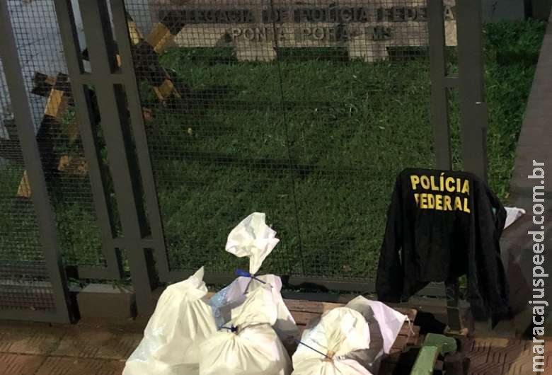 Traficante é flagrado com mais de 1t de maconha que levaria para o Paraná Traficante é flagrado com mais de 1t de maconha que levaria para o Paraná