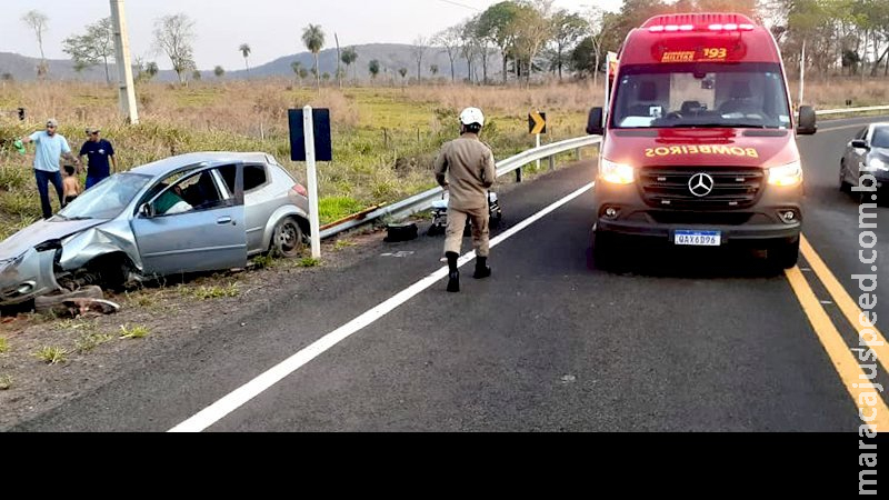 Três crianças ficam feridas em capotamento de carro na MS-450