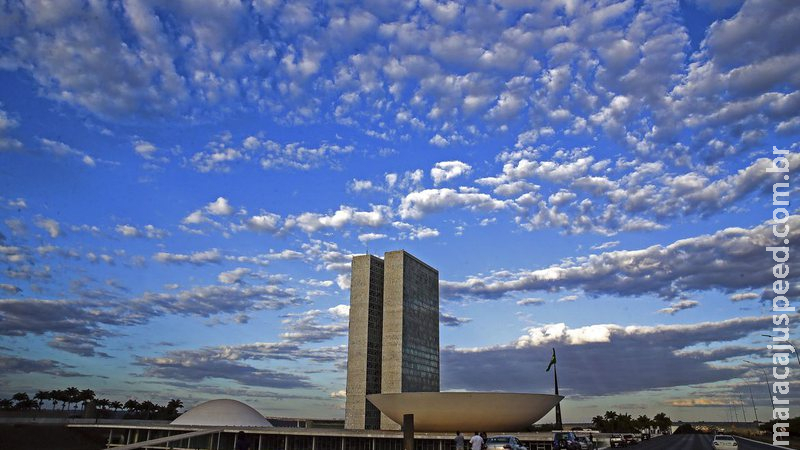 Três PECs polêmicas na agenda de votações do Congresso Três PECs polêmicas na agenda de votações do Congresso