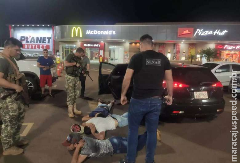 Trio é preso enquanto negociava maconha em estacionamento de shopping