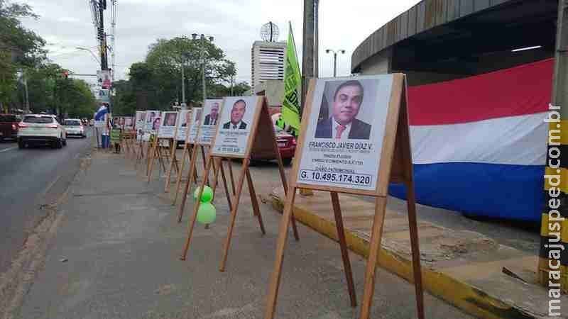 Universitários paraguaios criam galeria de políticos corruptos Universitários paraguaios criam galeria de políticos corruptos