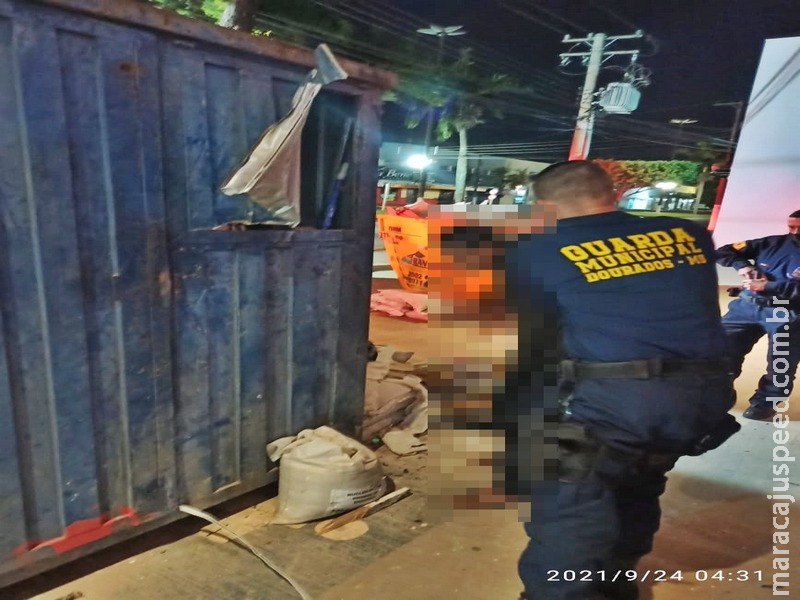 Usuário de drogas arromba contêiner e termina preso pela GM Usuário de drogas arromba contêiner e termina preso pela GM