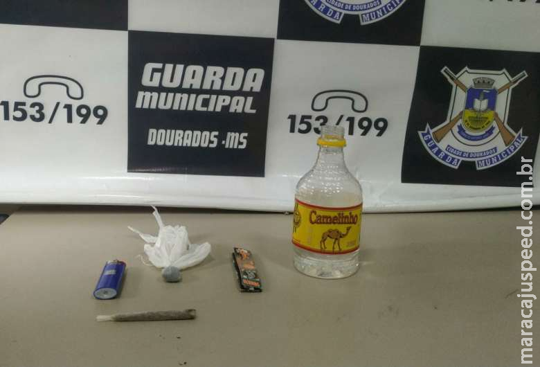 Usuários de drogas são detidos na "Praça do Transbordo" Usuários de drogas são detidos na "Praça do Transbordo"