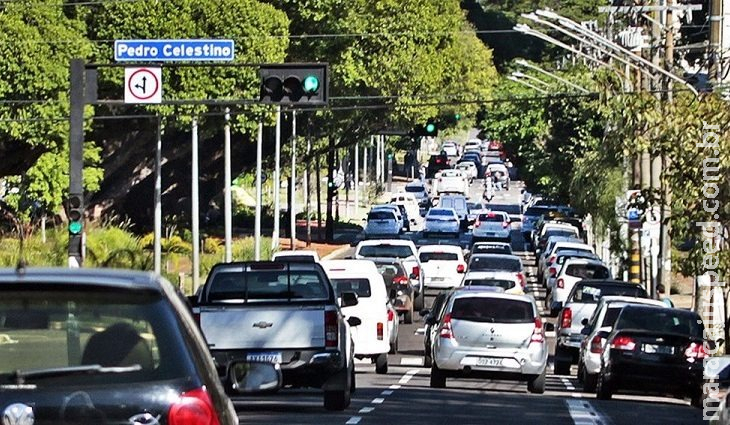 Veículos com placa final 9 devem ser licenciados até o dia 30