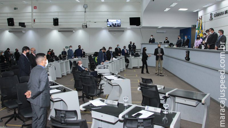 Vereadores analisam inclusão de assistente social na prioridade da vacina contra Covid-19 Vereadores analisam inclusão de assistente social na prioridade da vacina contra Covid-19