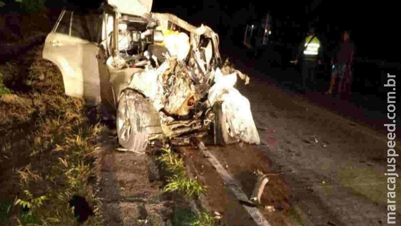 Acidente entre carro e caminhão deixa cinco mortos na fronteira com a Bolívia Acidente entre carro e caminhão deixa cinco mortos na fronteira com a Bolívia