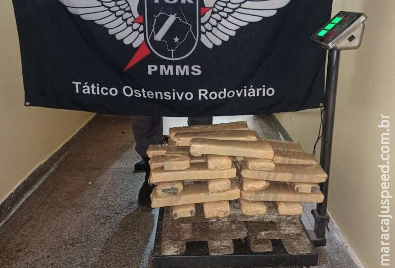 Alunos de curso de aperfeiçoamento tático prendem dois homens por tráfico de drogas Alunos de curso de aperfeiçoamento tático prendem dois homens por tráfico de drogas