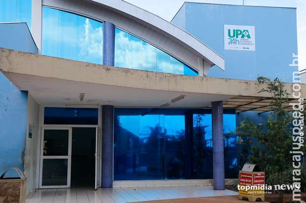 Andarilho invade e quebra blindex da UPA Universitário Andarilho invade e quebra blindex da UPA Universitário
