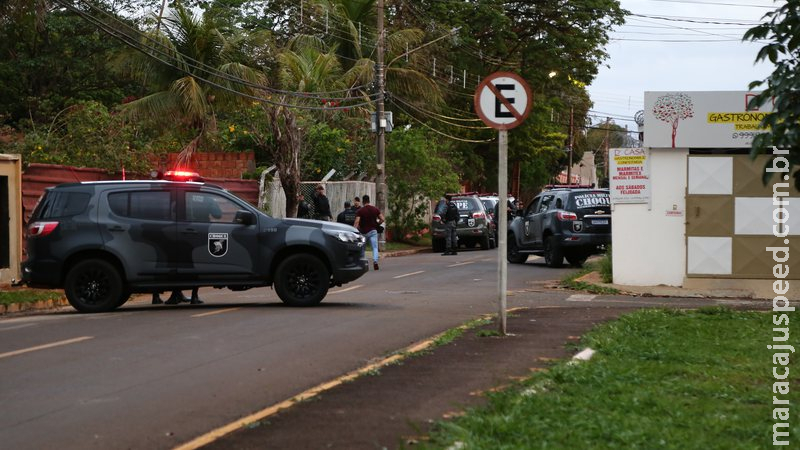 Bandidos que fizeram idosa refém em Campo Grande dizem que ela que estava armada e atirou