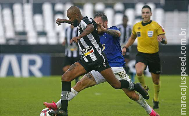Botafogo leva sufoco, empata com Cruzeiro e perde a chance de liderar a Série B Botafogo leva sufoco, empata com Cruzeiro e perde a chance de liderar a Série B