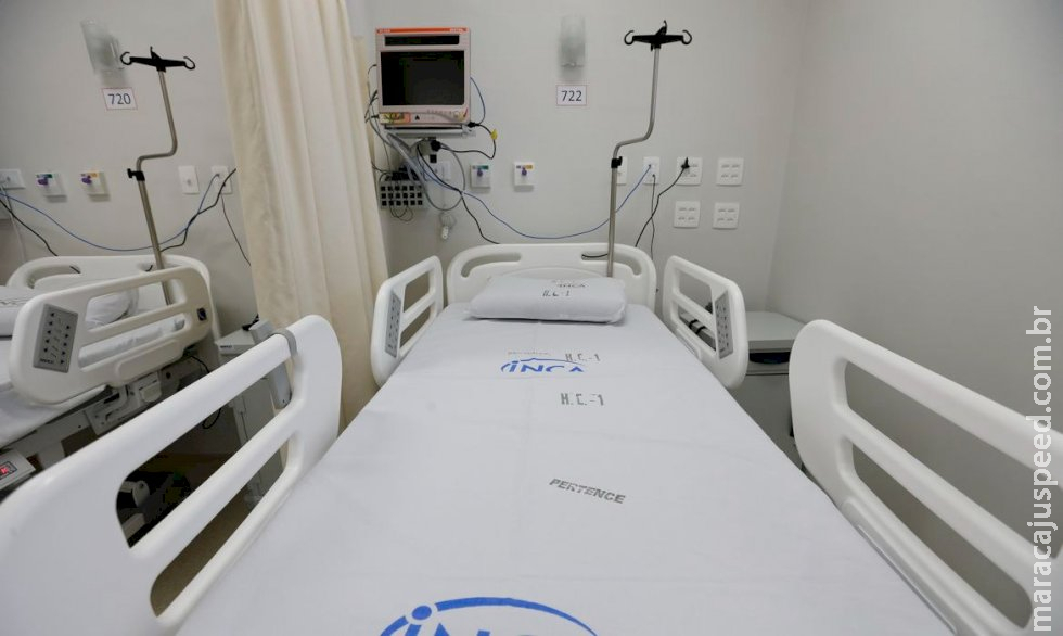 Brasil chega a 600 mil mortes e vê pandemia desacelerar com vacina Brasil chega a 600 mil mortes e vê pandemia desacelerar com vacina