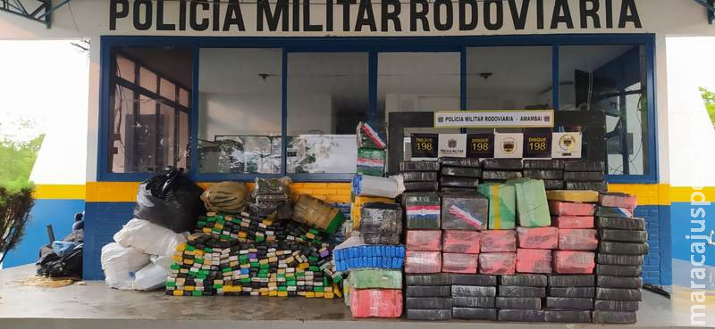 Caminhoneiro foge de polícia e mais de 2 toneladas de maconha e skunk é apreendida Caminhoneiro foge de polícia e mais de 2 toneladas de maconha e skunk é apreendida
