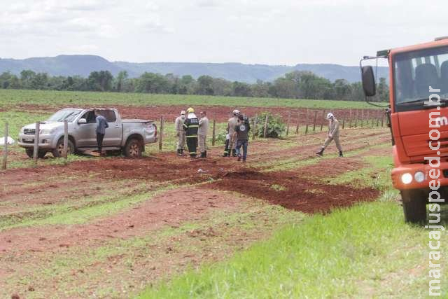 Caminhonete capota e motorista morre após ser arremessado por 10 metros