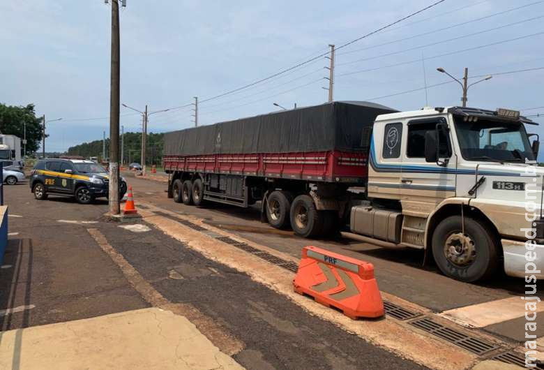 Carreta roubada em SP é apreendida em Dourados motorista está em cárcere privado Carreta roubada em SP é apreendida em Dourados motorista está em cárcere privado