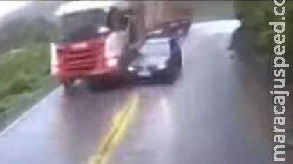 Carro bate em carreta e mata bebê após ultrapassagem proibida em MG