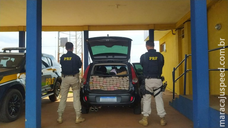 Casal é preso pela PRF após ser flagrado com mais de 530 kg de drogas em Caarapó Casal é preso pela PRF após ser flagrado com mais de 530 kg de drogas em Caarapó