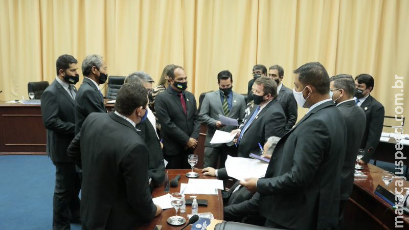 Com emendas, vereadores começam a discutir PCCR de servidores da Câmara Com emendas, vereadores começam a discutir PCCR de servidores da Câmara