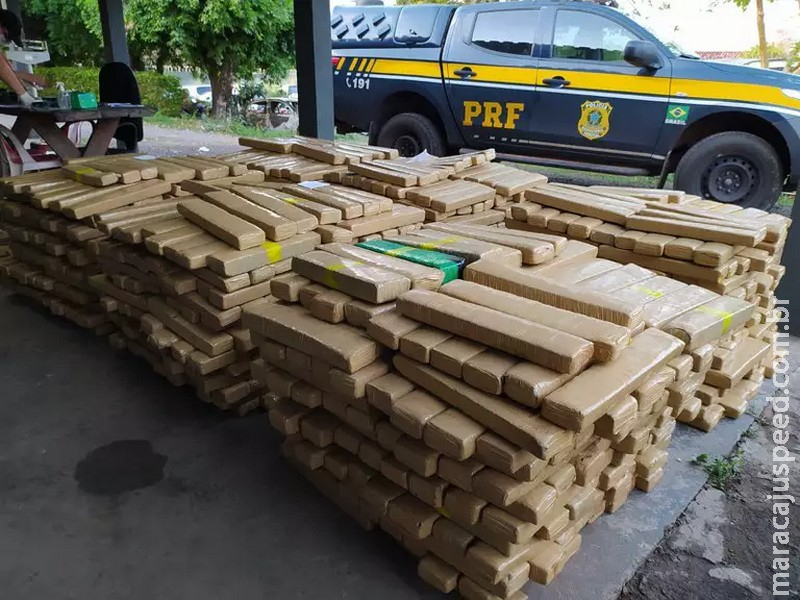 Com placas falsas, camionete é abandonada com 1,5 tonelada de maconha Com placas falsas, camionete é abandonada com 1,5 tonelada de maconha