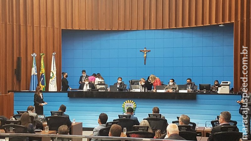 Deputados votam campanha de divulgação de disque denúncia contra maus-tratos a animais em MS Deputados votam campanha de divulgação de disque denúncia contra maus-tratos a animais em MS