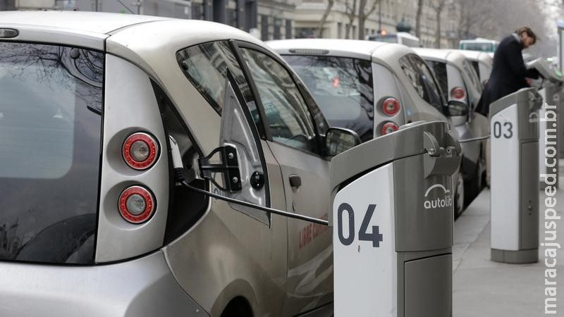 Disputa pelo mercado de carros elétricos se acirra Disputa pelo mercado de carros elétricos se acirra