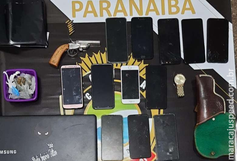 Dois são presos e celulares roubados de loja são recuperados Dois são presos e celulares roubados de loja são recuperados