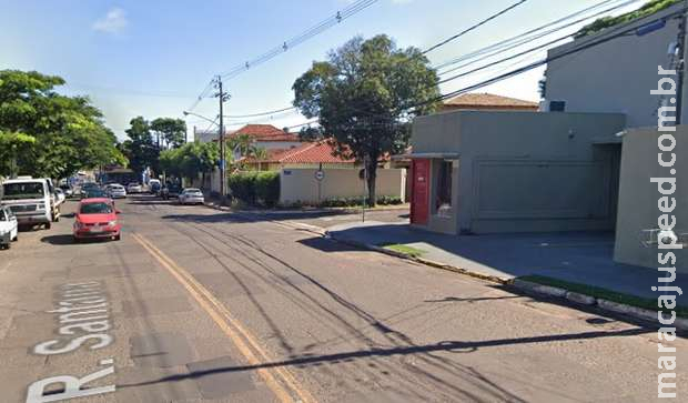 Dona de loja é cercada por quadrilha e tem veículo roubado em Campo Grande Dona de loja é cercada por quadrilha e tem veículo roubado em Campo Grande