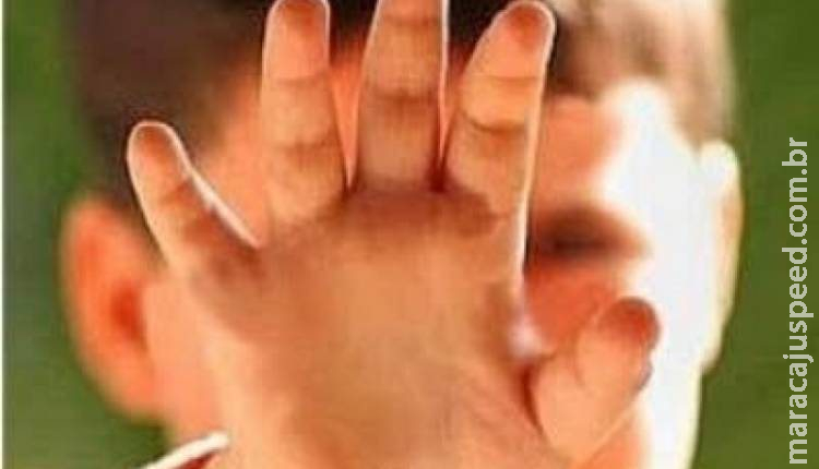 Em MS, mãe desconfia de demora de criança de 6 anos e flagra avô o estuprando Em MS, mãe desconfia de demora de criança de 6 anos e flagra avô o estuprando