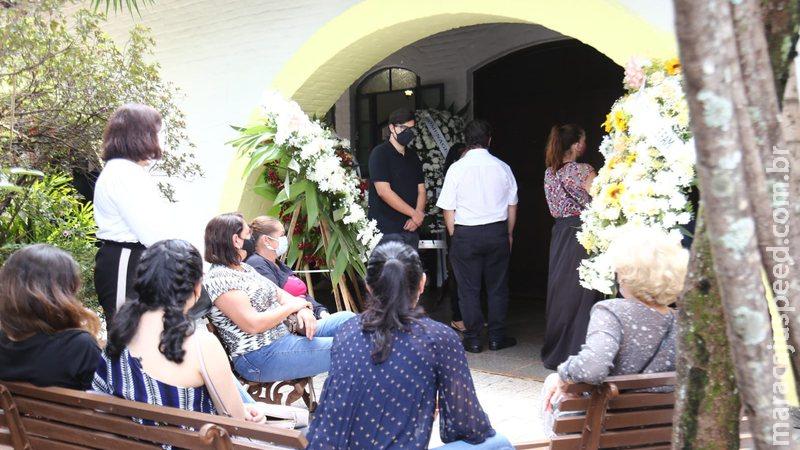 Em velório, família e amigos se despedem de Cacá, diretor do Grupo Capital FM Em velório, família e amigos se despedem de Cacá, diretor do Grupo Capital FM