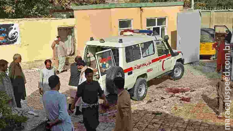 Explosão em mesquita deixa 100 mortos no Afeganistão