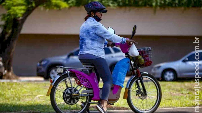 Gasolina mais cara e ônibus lotados favorecem uso de bicicleta elétrica, que vira 