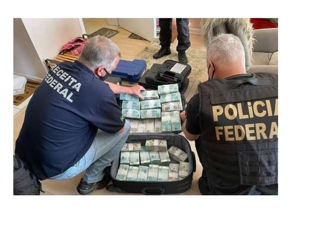 Grupo que usava escravos para fabricar cigarro clandestino é preso em Operação Grupo que usava escravos para fabricar cigarro clandestino é preso em Operação