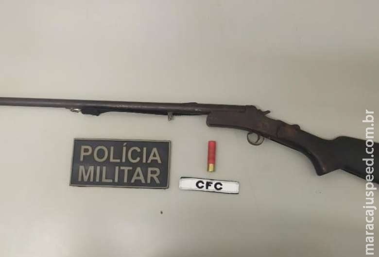 Homem é preso com arma após ameaçar companheira Homem é preso com arma após ameaçar companheira