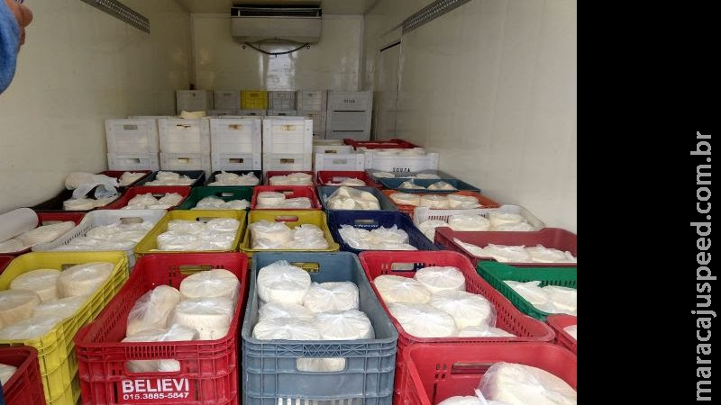 Homem é preso durante operação com 800 quilos de queijo podre em MS