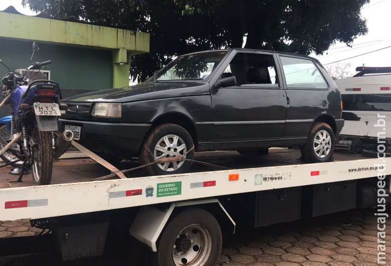 Homem é preso e polícia recupera dois veículos com queixa de roubo e furto Homem é preso e polícia recupera dois veículos com queixa de roubo e furto