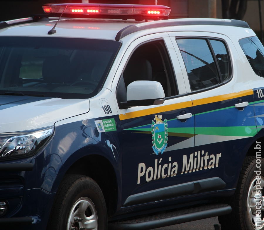 Homem persegue, atropela cunhado e bate em carro de delegacia Homem persegue, atropela cunhado e bate em carro de delegacia