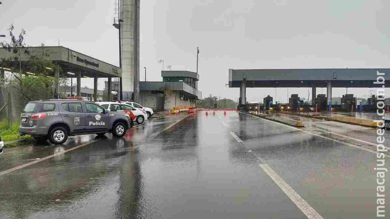 Homens armados com fuzis roubam praça de pedágio em São Vicente Homens armados com fuzis roubam praça de pedágio em São Vicente