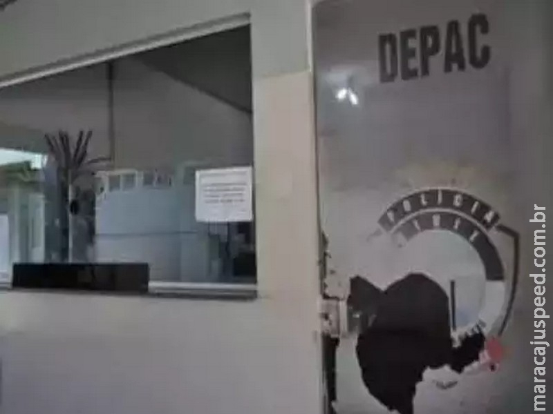 Homens são presos transportando galo amarrado, sedado e ferido em rinha Homens são presos transportando galo amarrado, sedado e ferido em rinha