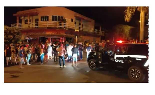 Jovem briga em comício e acaba assassinado na frente da família em Paranhos Jovem briga em comício e acaba assassinado na frente da família em Paranhos