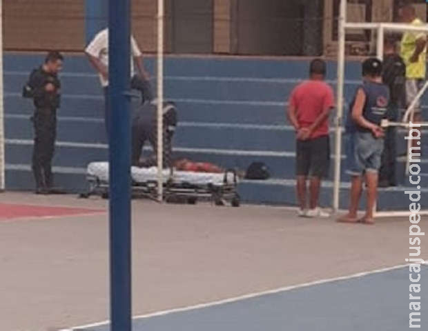 Jovem é baleado e morre após pedir socorro dentro de escola em Corumbá Jovem é baleado e morre após pedir socorro dentro de escola em Corumbá