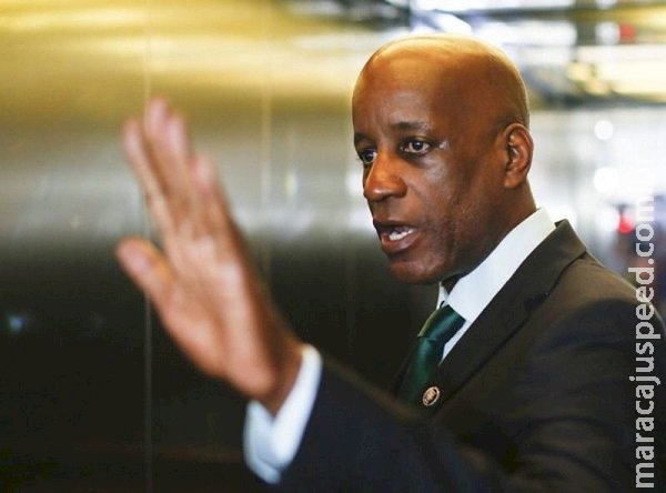 Justiça do Trabalho afasta Sérgio Camargo da Fundação Palmares 