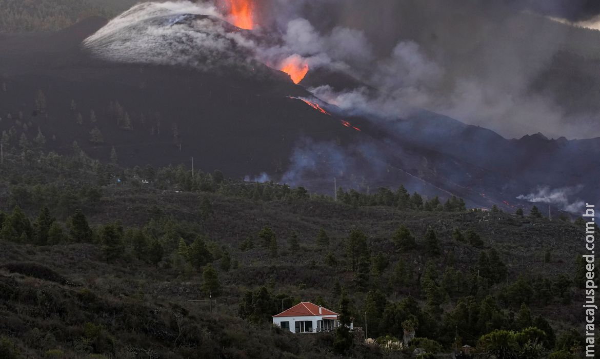 La Palma: lava aumenta e especialistas temem abertura de nova boca