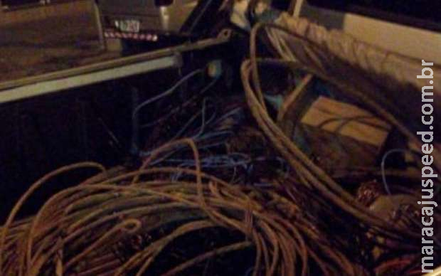 Ladrão leva cerca elétrica, volta para pega o resto e apanha de morador no Canguru Ladrão leva cerca elétrica, volta para pega o resto e apanha de morador no Canguru