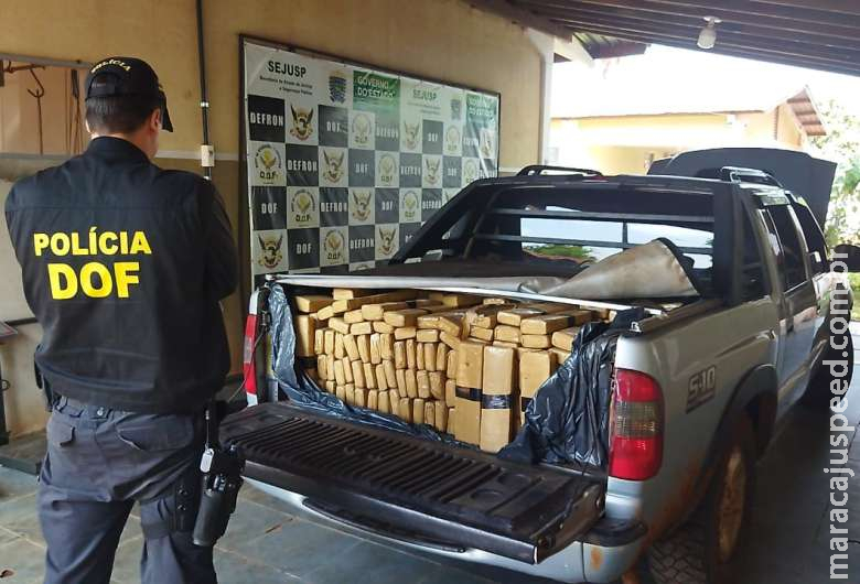 Maconha apreendida dentro de caminhonete passa de 1t Maconha apreendida dentro de caminhonete passa de 1t