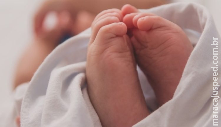 Mãe é levada para a delegacia após recém-nascido ser encontrado sem roupas Mãe é levada para a delegacia após recém-nascido ser encontrado sem roupas