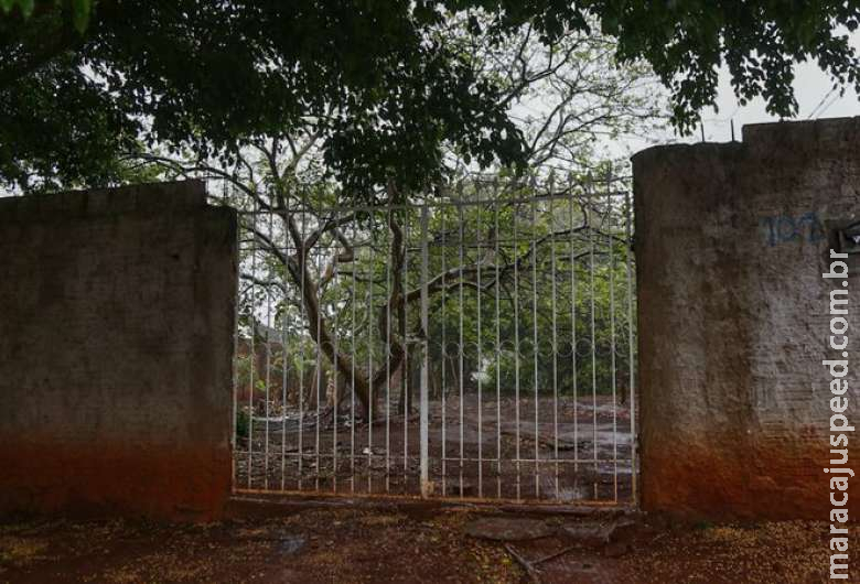 Mau cheiro leva vizinho a encontrar idoso morto dentro de casa Mau cheiro leva vizinho a encontrar idoso morto dentro de casa