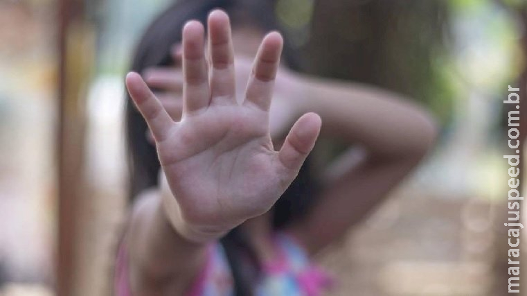 Menina de 12 anos é expulsa de casa ao recusar sexo com padrasto em Caarapó Menina de 12 anos é expulsa de casa ao recusar sexo com padrasto em Caarapó