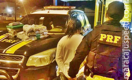 Menina de 16 anos é apreendida pela PRF com 20 quilos de maconha em Van que cruzava por Sidrolândia Menina de 16 anos é apreendida pela PRF com 20 quilos de maconha em Van que cruzava por Sidrolândia