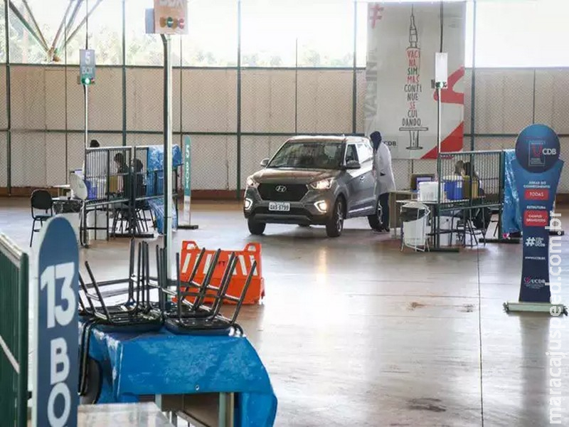 Mesmo após tempestade, Capital abre 47 polos de vacinação contra covid Mesmo após tempestade, Capital abre 47 polos de vacinação contra covid