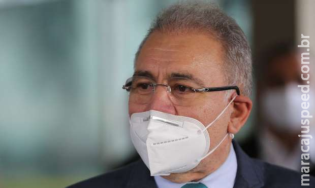 Ministro Queiroga vai palestrar em Portugal sobre combate à pandemia